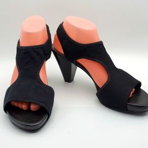 Stuart Weitzman T-Strap Sandals.  SIZE 10.  S857